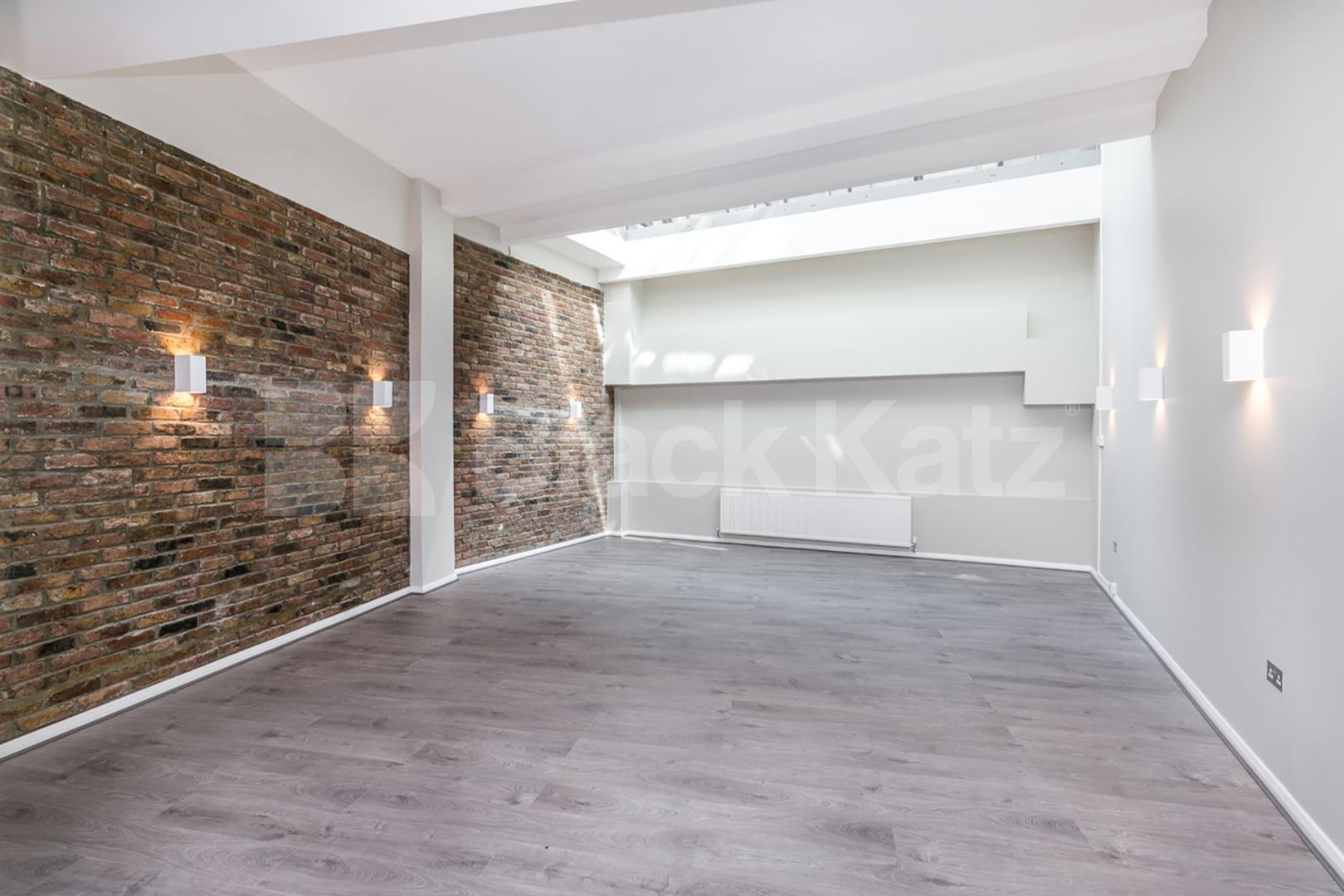 Stunning three bedroom warehouse apartment offering loft style features  Eagle House - Eagle Wharf Road, Old Street - Shoreditch Park